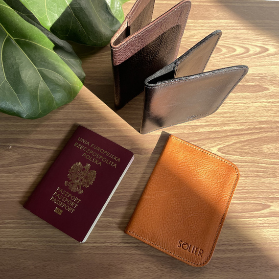 Etui na paszport skórzane Solier SW07A brązowe