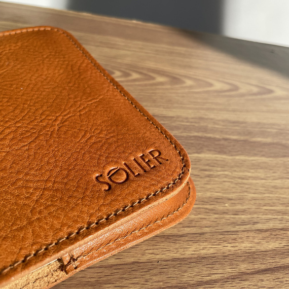 Etui na paszport skórzane Solier SW07A camel